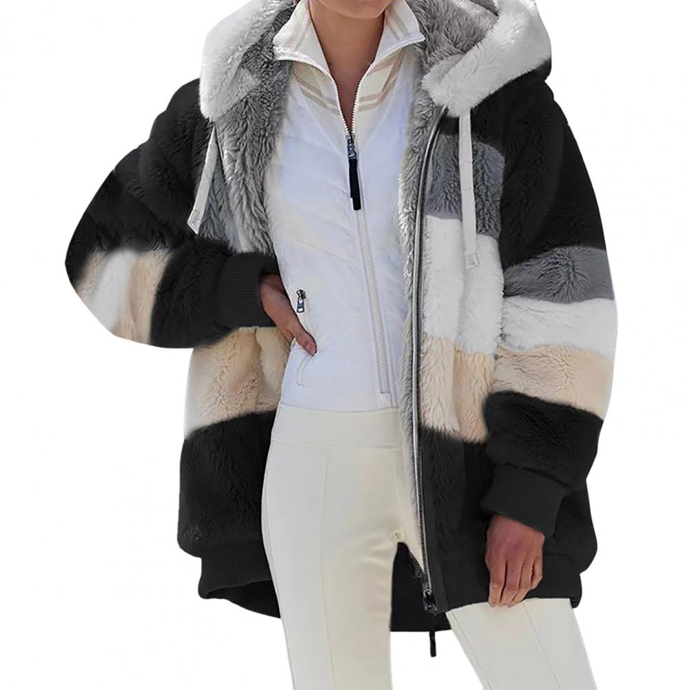 Jaqueta Feminina de Inverno Peluciada com Capuz Ferrazi