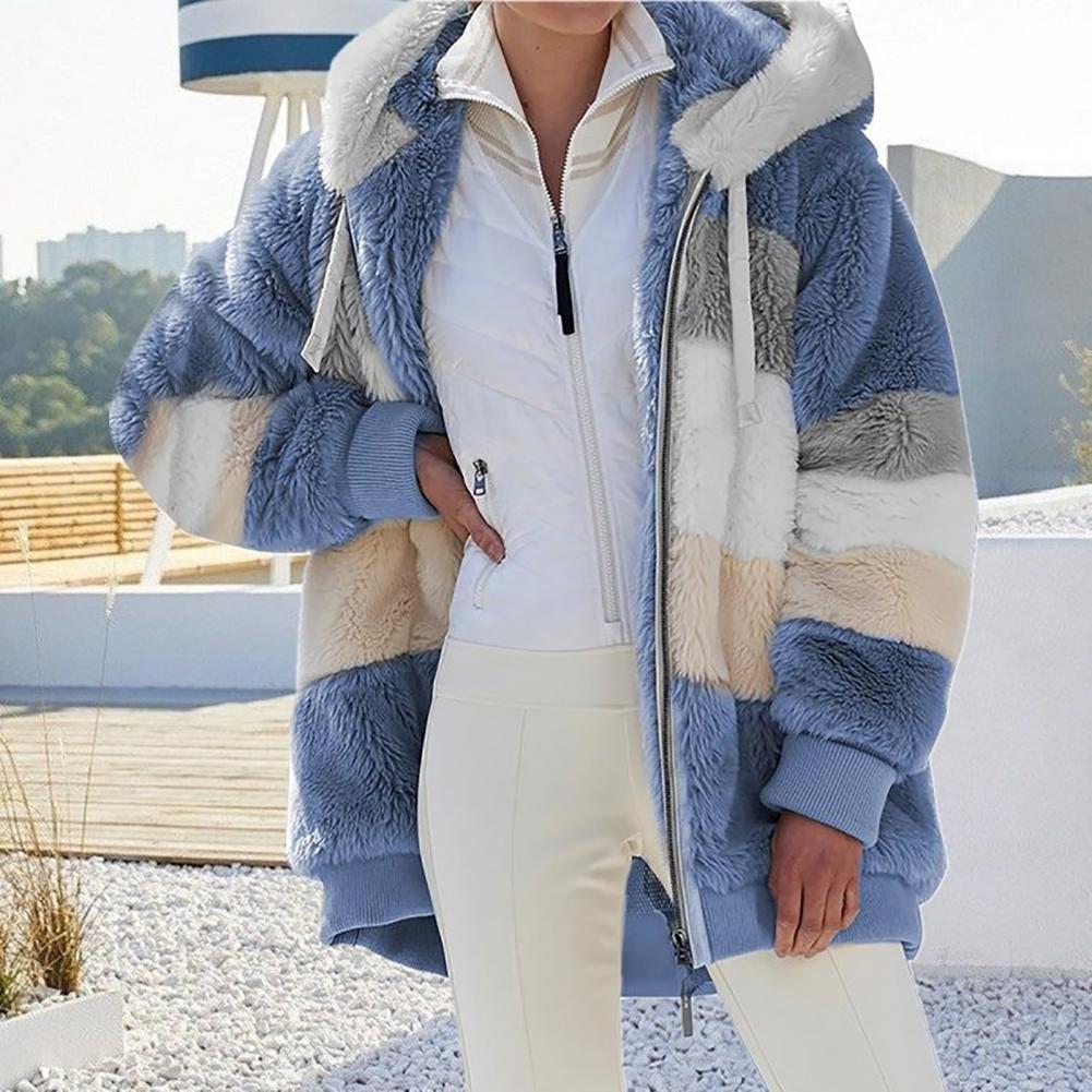 Jaqueta Feminina de Inverno Peluciada com Capuz Ferrazi