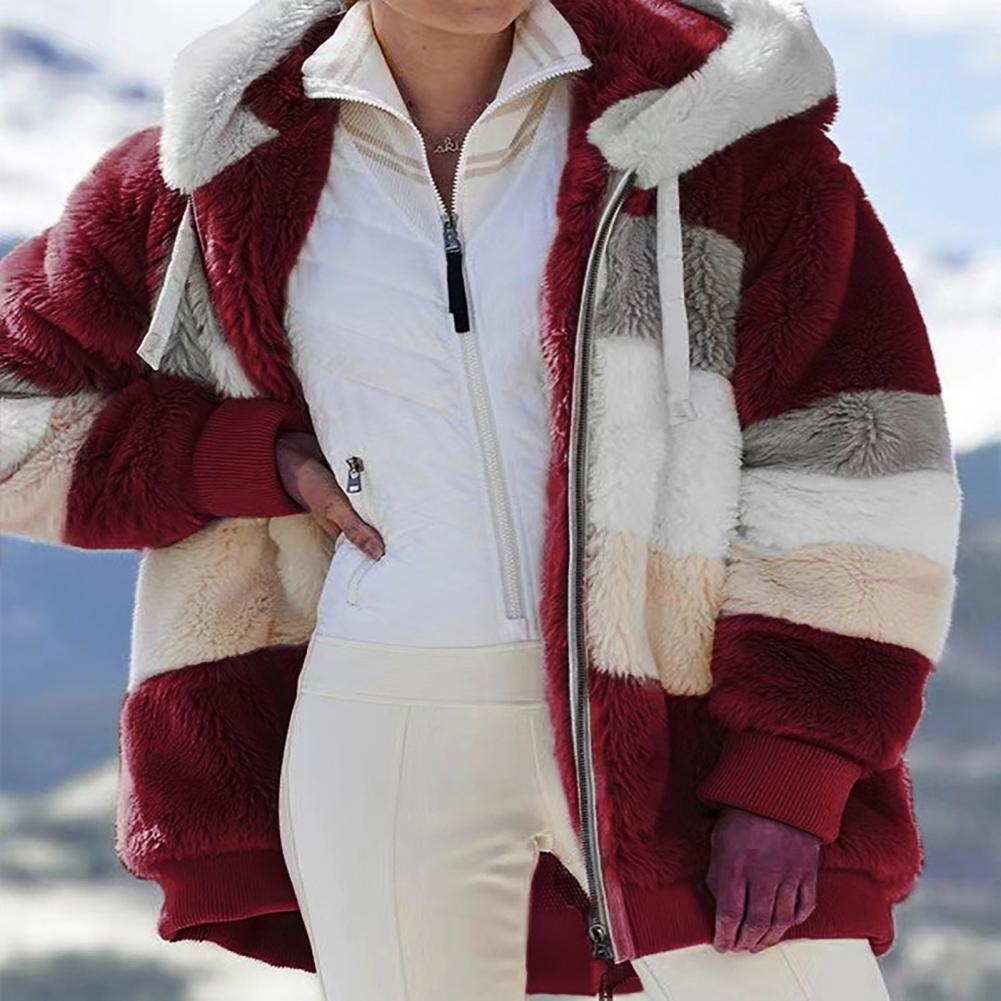 Jaqueta Feminina de Inverno Peluciada com Capuz Ferrazi