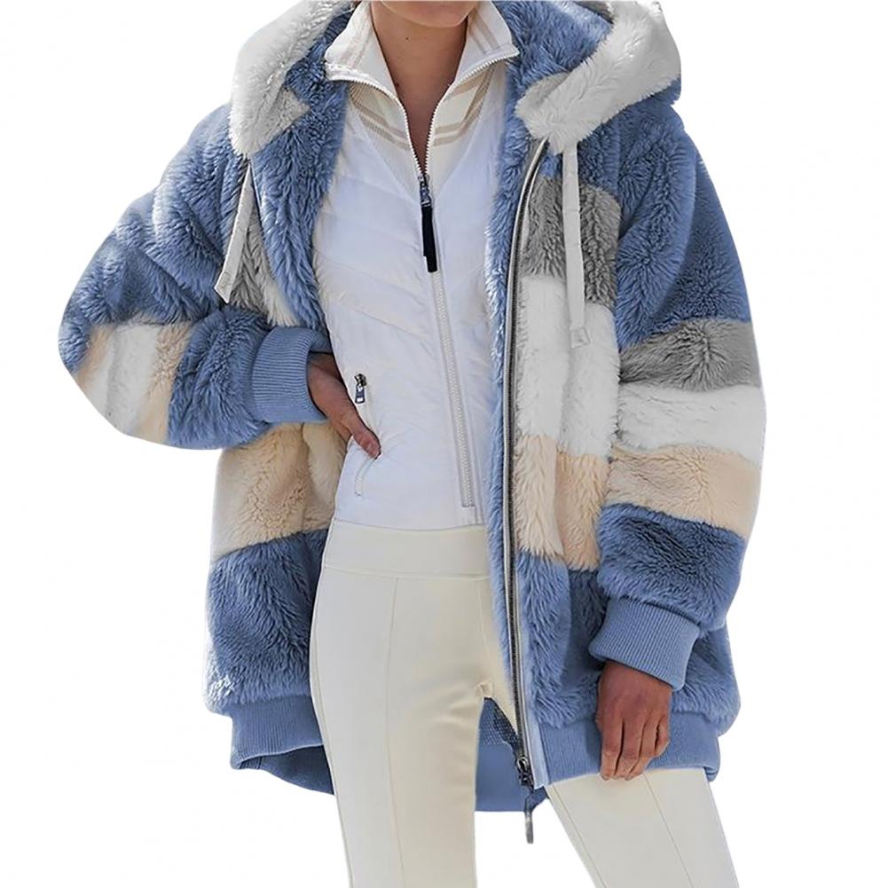 Jaqueta Feminina de Inverno Peluciada com Capuz Ferrazi