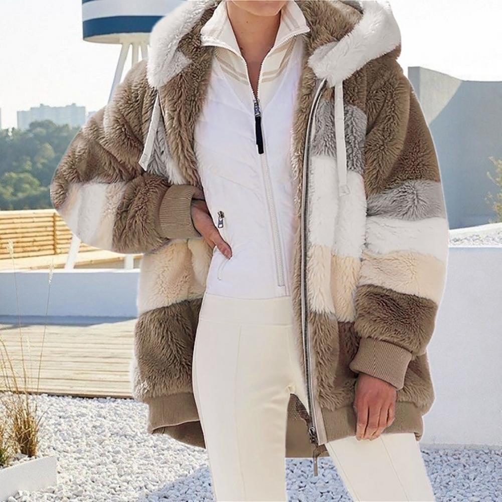 Jaqueta Feminina de Inverno Peluciada com Capuz Ferrazi