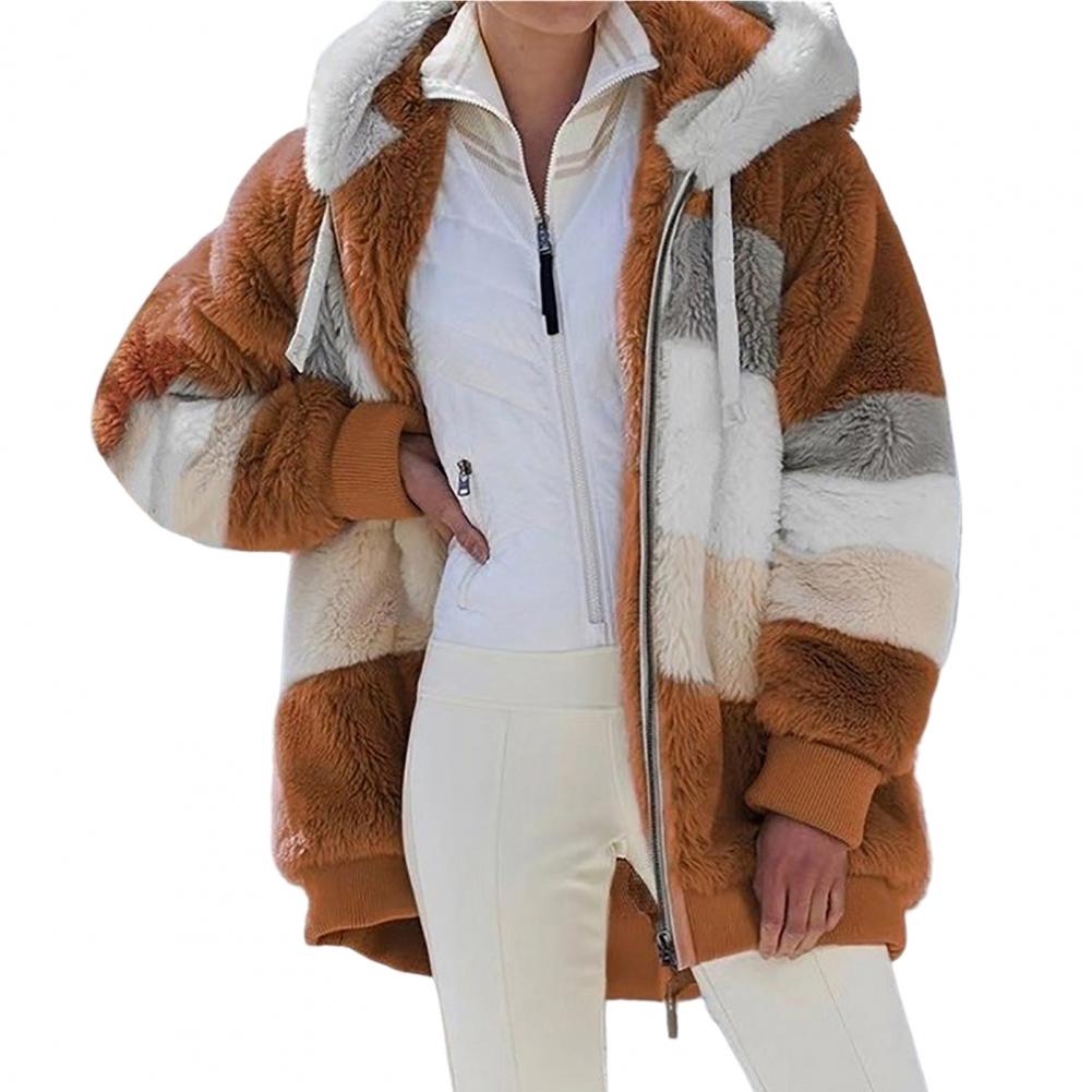 Jaqueta Feminina de Inverno Peluciada com Capuz Ferrazi