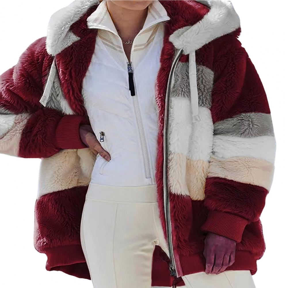 Jaqueta Feminina de Inverno Peluciada com Capuz Ferrazi