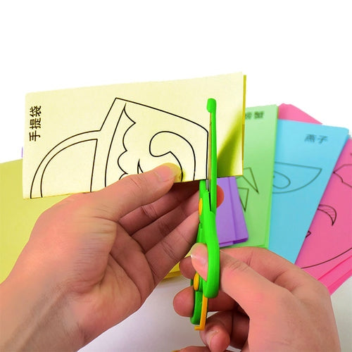 Kit Infantil com 96 Desenhos Animados para Recortar + Tesoura Infantil Ferrazi