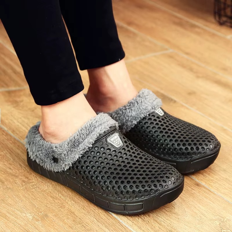 Pantufa Unissex Peluciada Vazada com Solado Antiderrapante Ferrazi