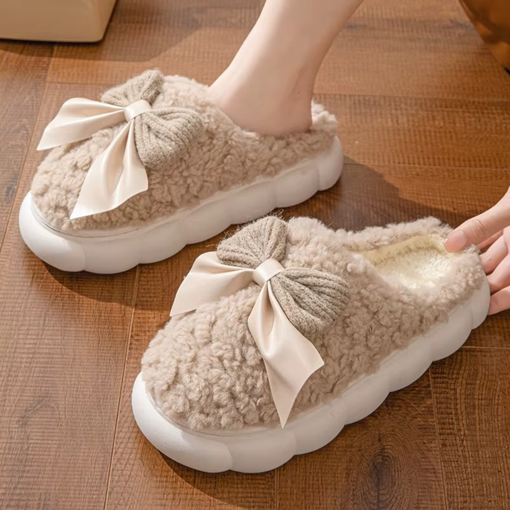 Pantufa Feminina Peluciada com Laço para Inverno Ferrazi