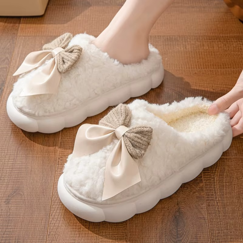 Pantufa Feminina Peluciada com Laço para Inverno Ferrazi
