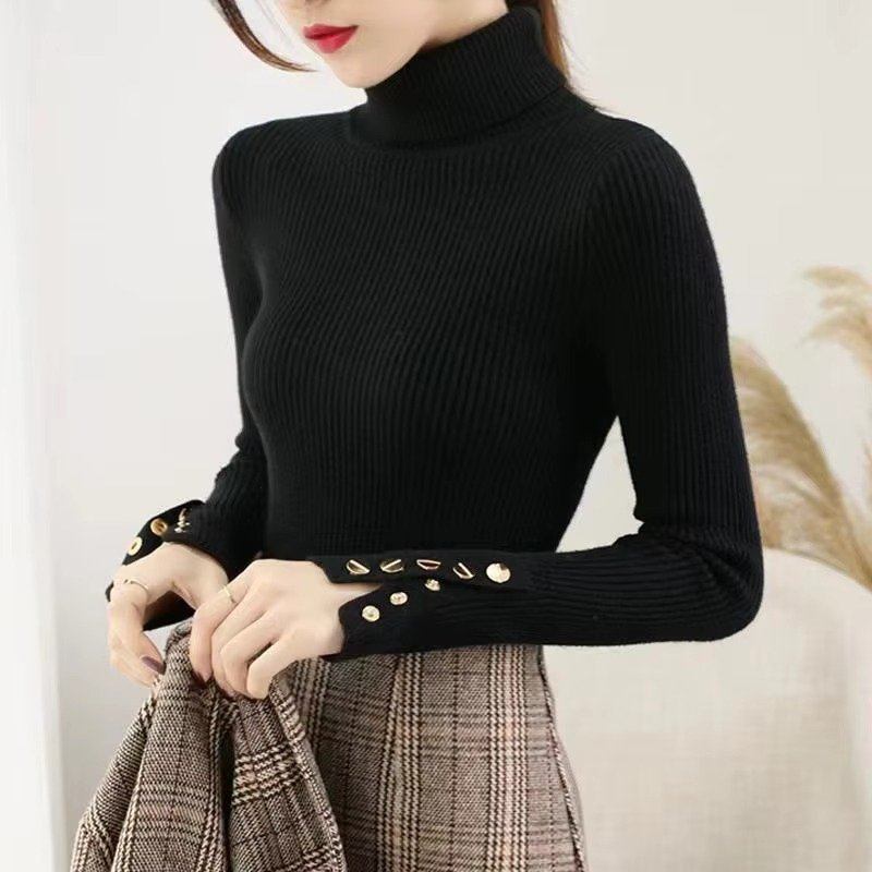 Suéter Feminino de Tricô Gola Alta com Botões para Inverno Ferrazi
