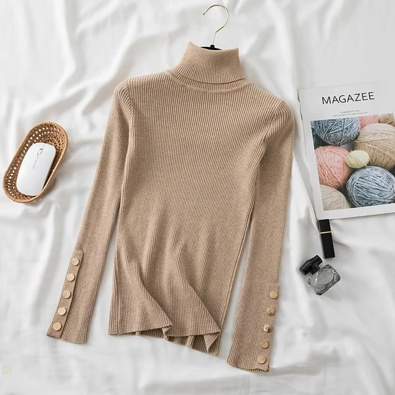 Suéter Feminino de Tricô Gola Alta com Botões para Inverno Ferrazi