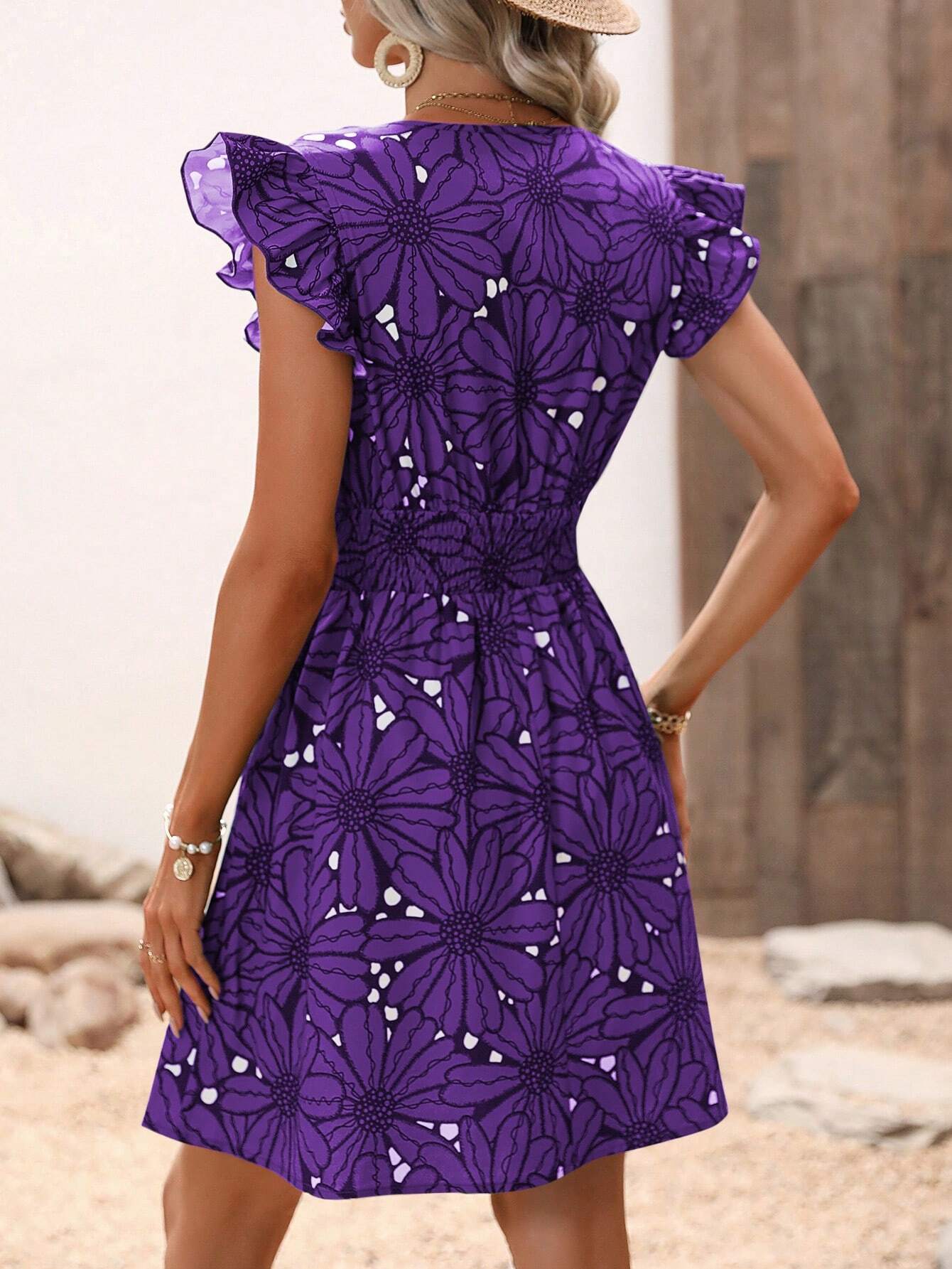 Vestido Feminino Floral Plissado com Decote em V Ferrazi