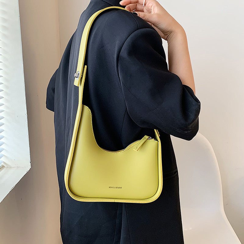 Bolsa de Ombro Sintético Prisma Fly Horizonte, Estilo Inovador para Todos os Momentos