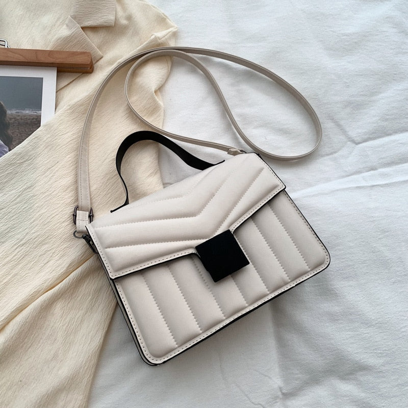 Bolsa Crossbody Acabamento Brilhante Prisma Horizonte, Elegância Versátil Para o Seu Dia a Dia