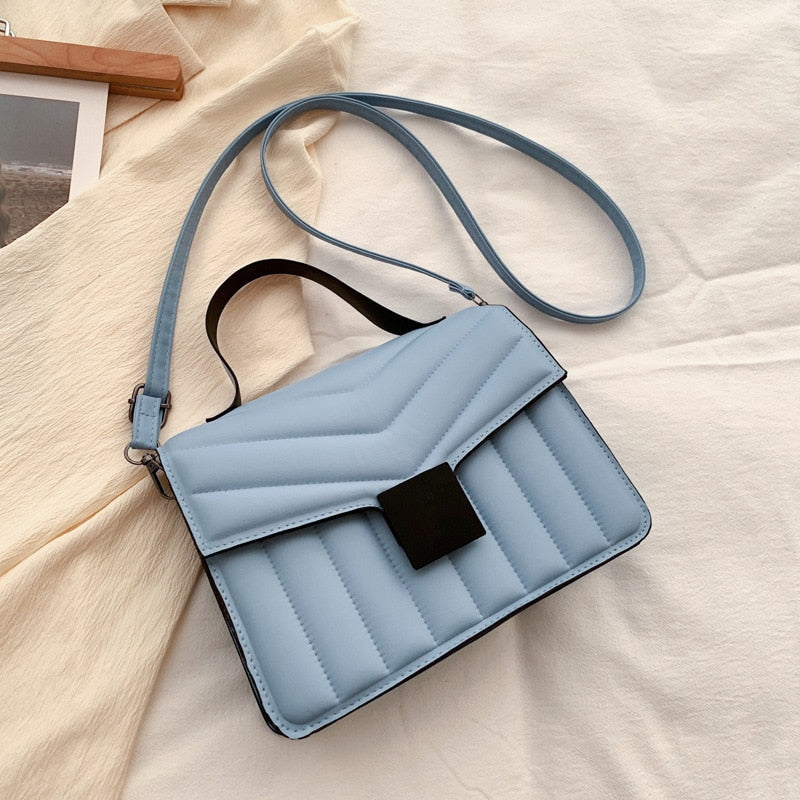 Bolsa Crossbody Acabamento Brilhante Prisma Horizonte, Elegância Versátil Para o Seu Dia a Dia