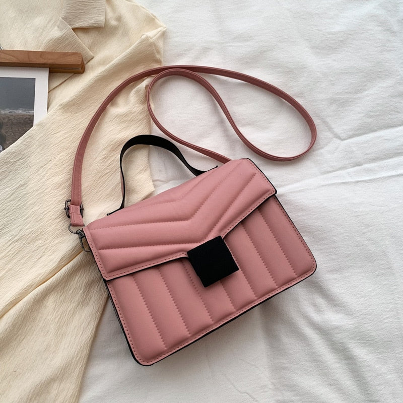 Bolsa Crossbody Acabamento Brilhante Prisma Horizonte, Elegância Versátil Para o Seu Dia a Dia