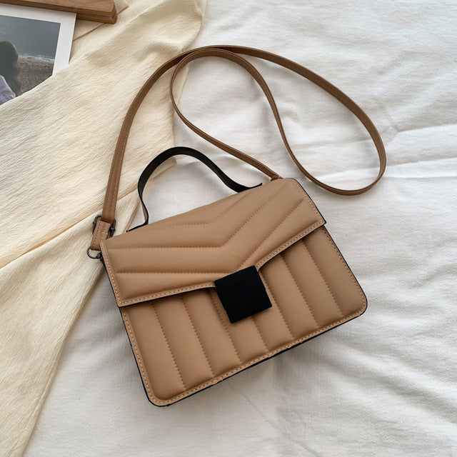 Bolsa Crossbody Acabamento Brilhante Prisma Horizonte, Elegância Versátil Para o Seu Dia a Dia