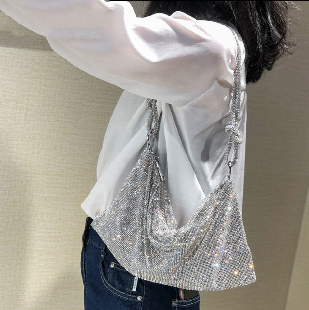 Bolsa Metálica Acabamento Brilhante Prisma Aurora, Elegância Que Atrai Todos os Olhares