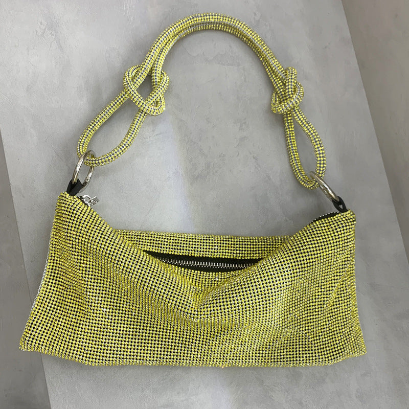 Bolsa Metálica Acabamento Brilhante Prisma Aurora, Elegância Que Atrai Todos os Olhares
